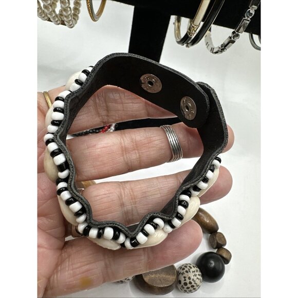 Mixed Lot 14 Bracelets Wood Faux Pearl Shell Plastic Leather Gold Silver Tone - Picture 16 of 16